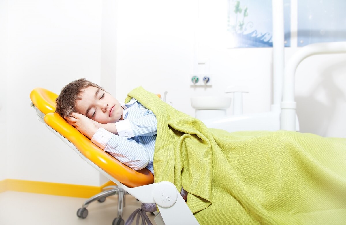 Сколько стоит лечение зубов во сне