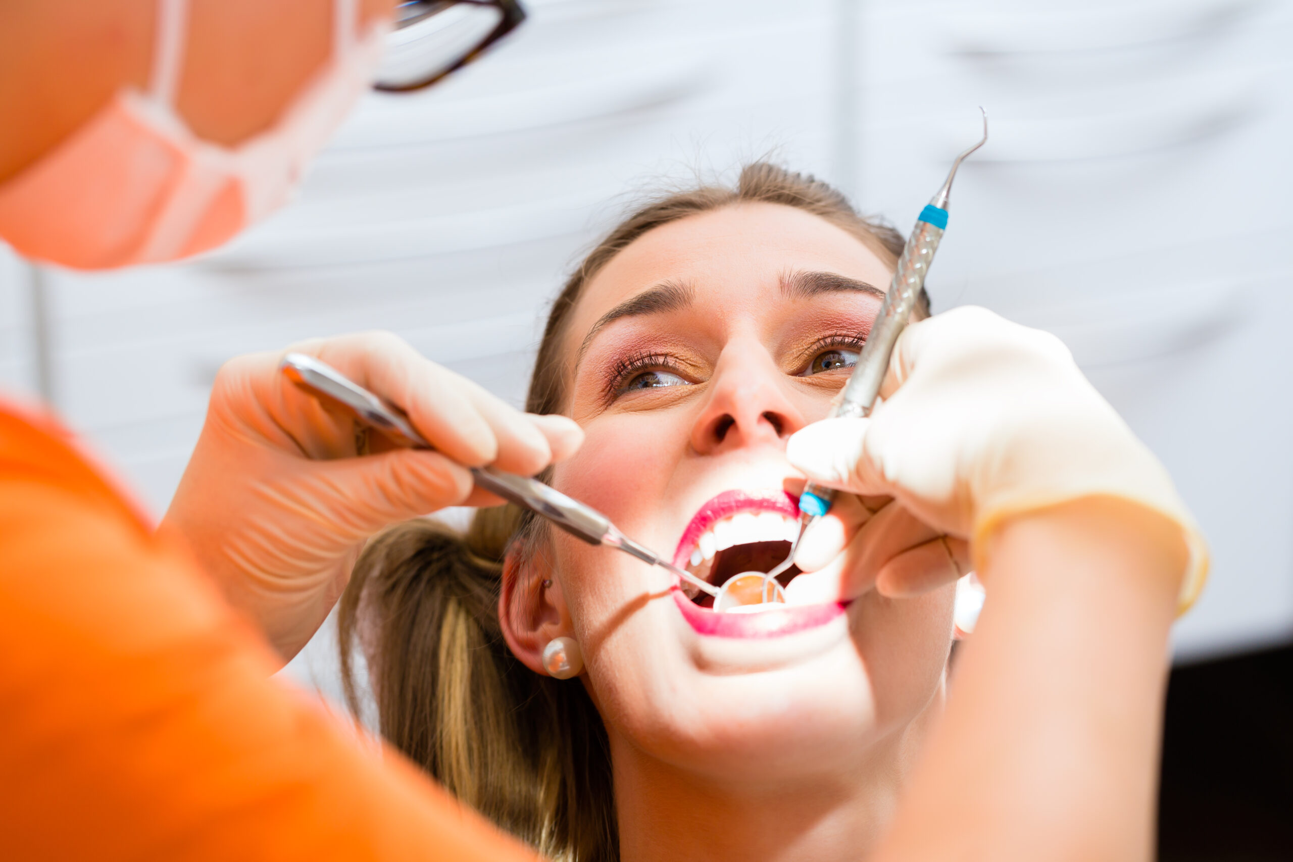 Особливості одноетапної імплантації зубів